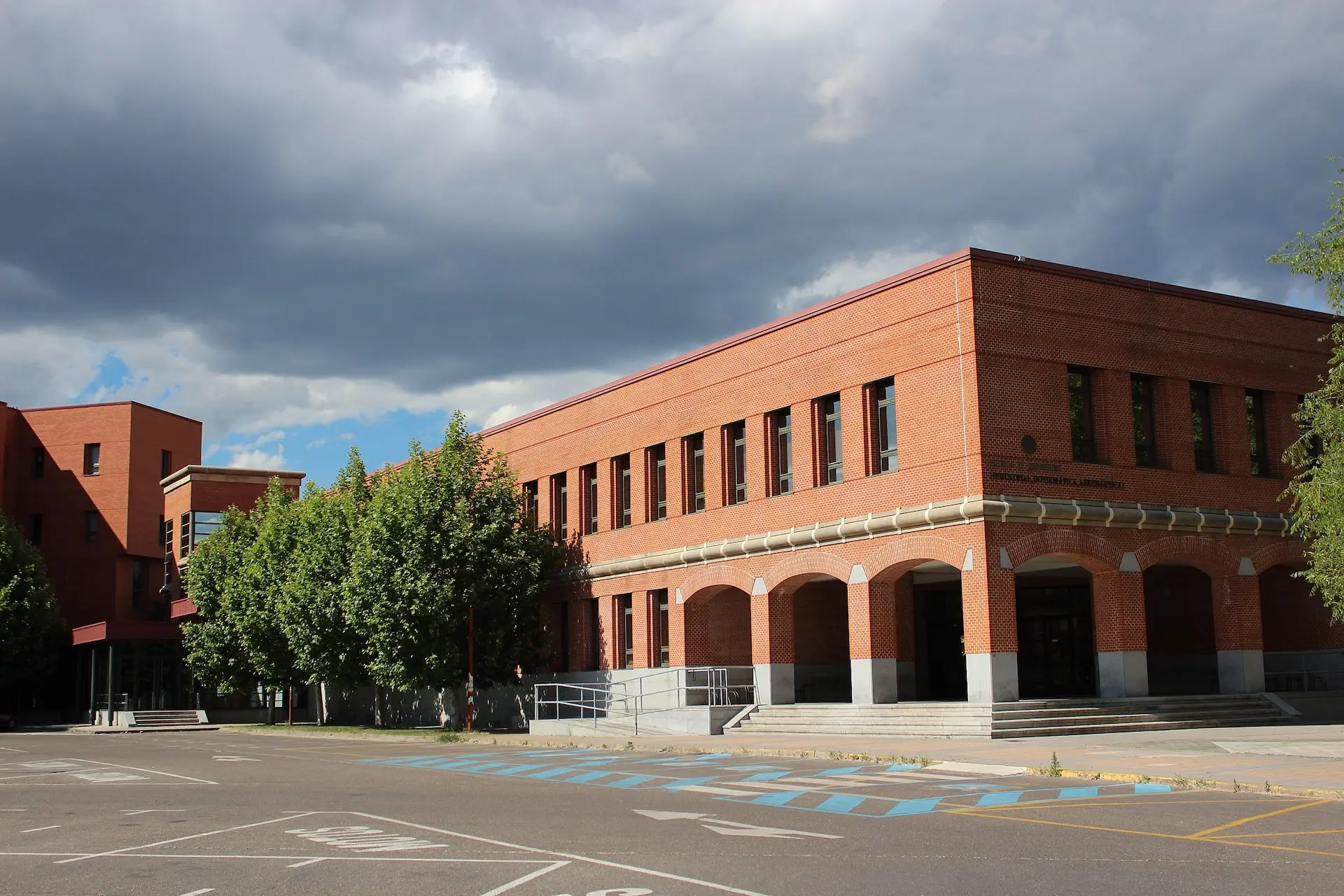 Universidad-León Universidad Politécnica de Madrid - UPM
